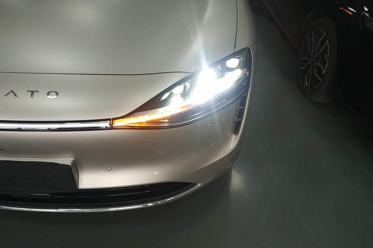 Used Hima Stelato S9 2024 All-Electric Ultra Four-Wheel-Drive Flagship Edition Left Front Headlight