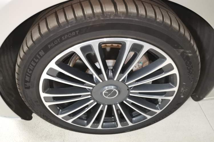 Used Hima Stelato S9 2024 All-Electric Ultra Four-Wheel-Drive Flagship Edition Left Front Wheel Hub