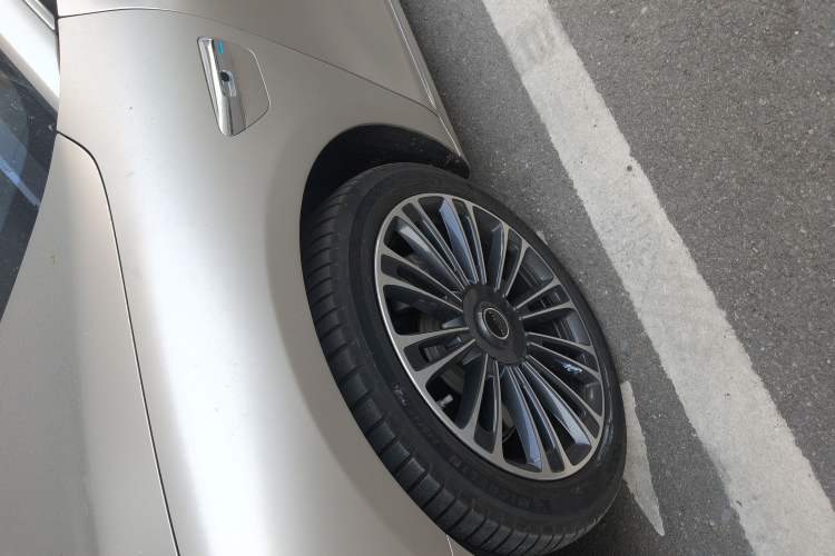 Used Hima Stelato S9 2024 All-Electric Ultra Four-Wheel-Drive Flagship Edition Left Front Wheel Hub