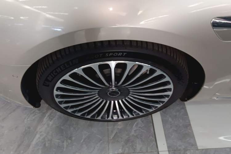 Used Hima Stelato S9 2024 All-Electric Ultra Four-Wheel-Drive Flagship Edition Left Front Wheel Hub
