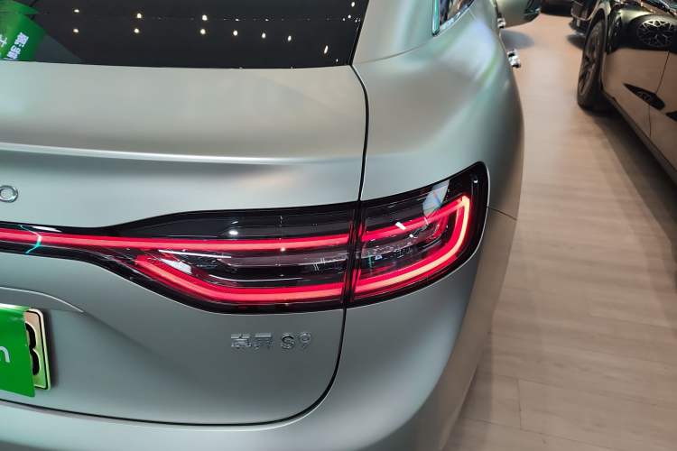 Used Hima Stelato S9 2024 All-Electric Ultra Four-Wheel-Drive Flagship Edition Right Rear Taillight