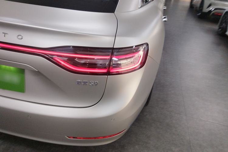 Used Hima Stelato S9 2024 All-Electric Ultra Four-Wheel-Drive Flagship Edition Right Rear Taillight