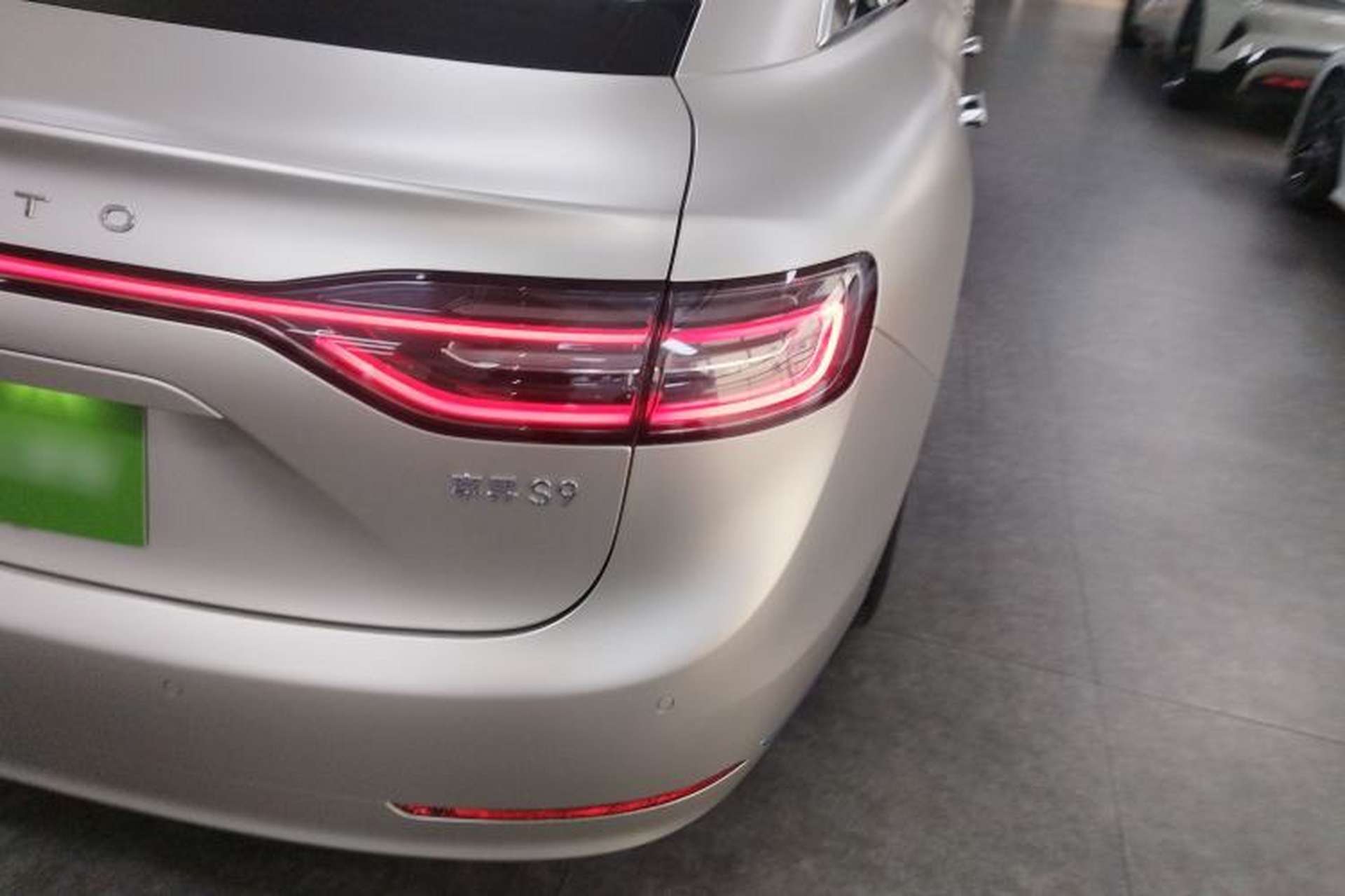 Used Hima Stelato S9 2024 All-Electric Ultra Four-Wheel-Drive Flagship Edition Right Rear Taillight