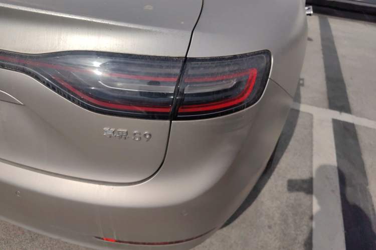 Used Hima Stelato S9 2024 All-Electric Ultra Four-Wheel-Drive Flagship Edition Right Rear Taillight
