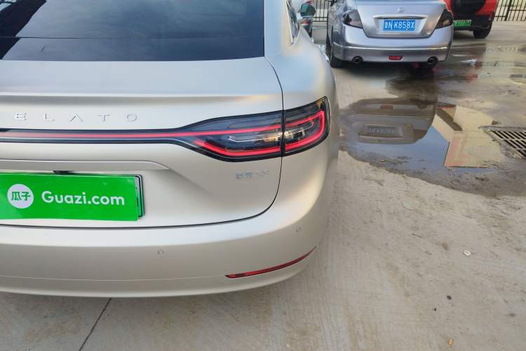 Used Hima Stelato S9 2024 All-Electric Ultra Four-Wheel-Drive Flagship Edition Right Rear Taillight
