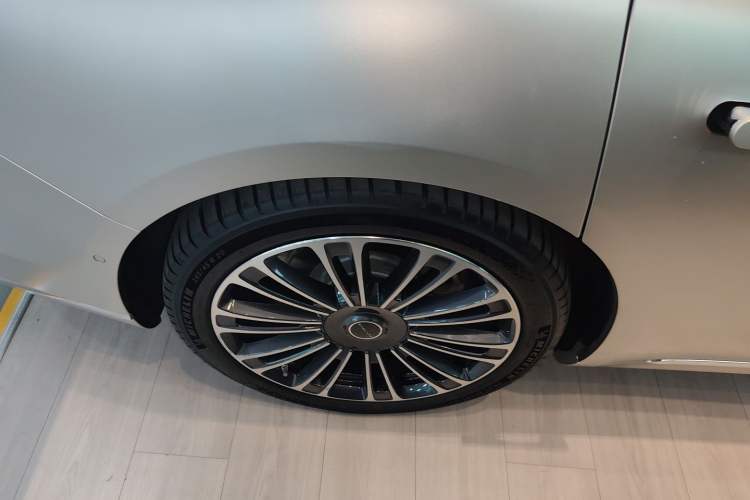 Used Hima Stelato S9 2024 All-Electric Ultra Four-Wheel-Drive Flagship Edition Right Rear Wheel Hub