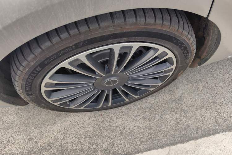Used Hima Stelato S9 2024 All-Electric Ultra Four-Wheel-Drive Flagship Edition Right Rear Wheel Hub