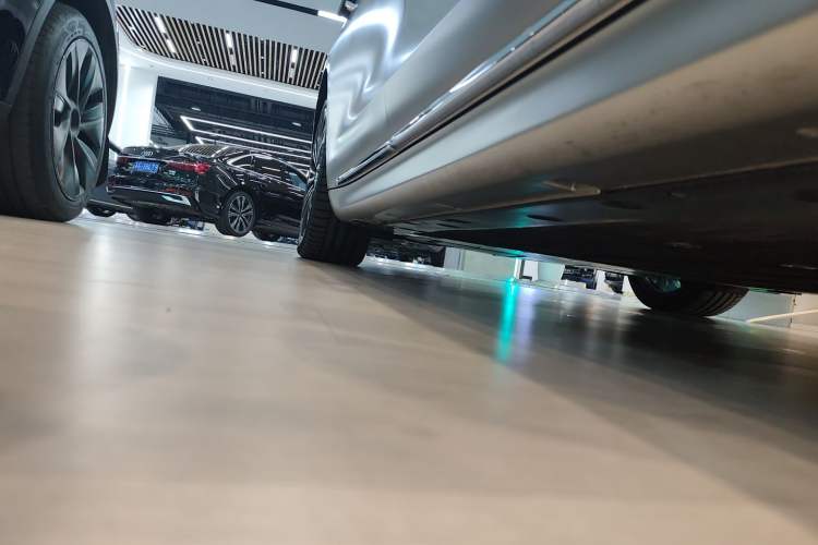 Used Hima Stelato S9 2024 All-Electric Ultra Four-Wheel-Drive Flagship Edition Right Side Sill