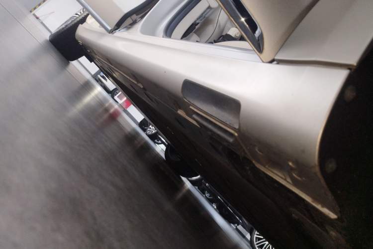 Used Hima Stelato S9 2024 All-Electric Ultra Four-Wheel-Drive Flagship Edition Right Side Sill