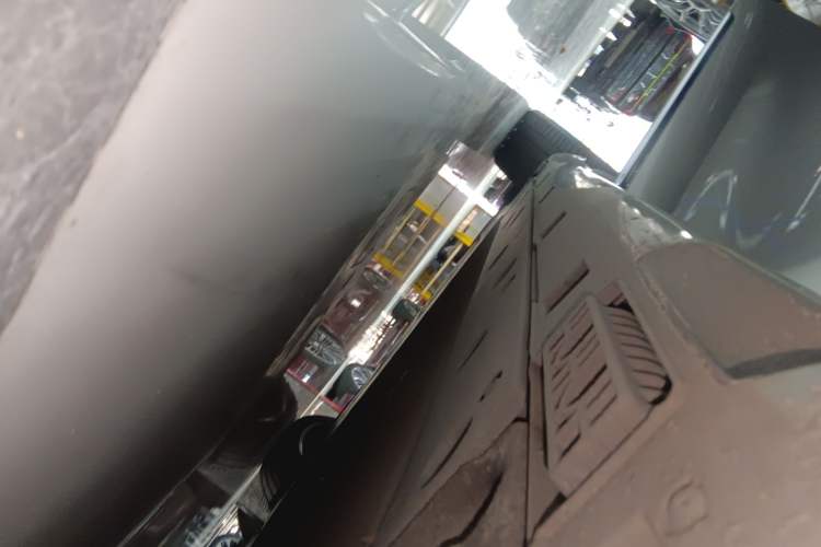 Used Hima Stelato S9 2024 All-Electric Ultra Four-Wheel-Drive Flagship Edition Right Side Sill