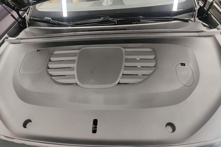 Used Hima Stelato S9 2025 Extended-Range Ultra Engine Bay