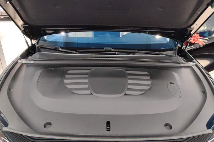 Used Hima Stelato S9 2025 Extended-Range Ultra Engine Bay