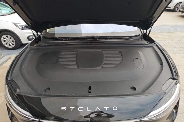 Used Hima Stelato S9 2025 Extended-Range Ultra Engine Bay