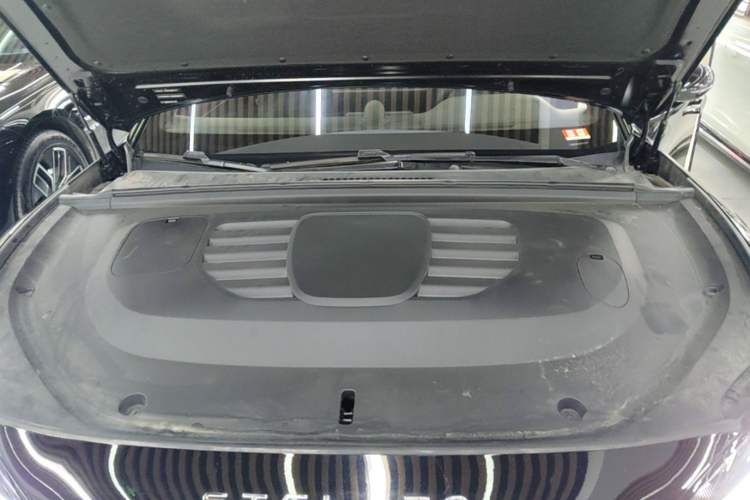 Used Hima Stelato S9 2025 Extended-Range Ultra Engine Bay