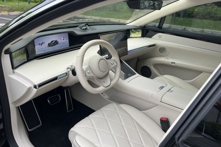 Used Hima Stelato S9 2025 Extended-Range Ultra Interior 4