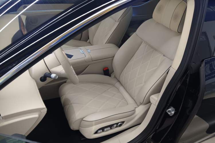 Used Hima Stelato S9 2025 Extended-Range Max Left Front Seat