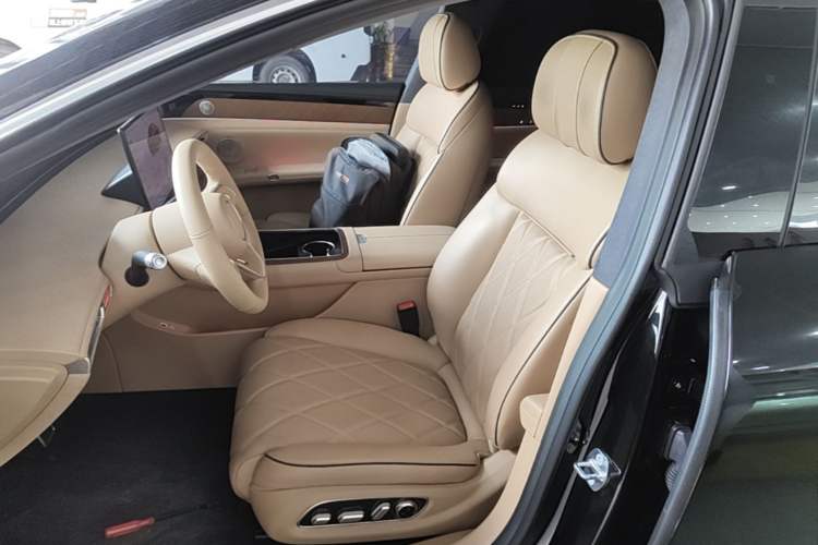 Used Hima Stelato S9 2025 Extended-Range Max Left Front Seat