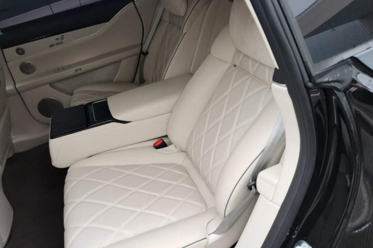 Used Hima Stelato S9 2025 Extended-Range Ultra Left Rear Seat