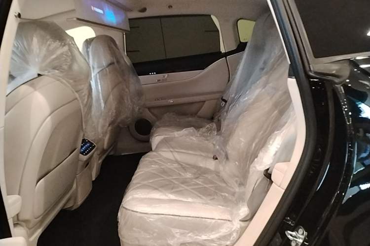 Used Hima Stelato S9 2025 Extended-Range Ultra Left Rear Seat