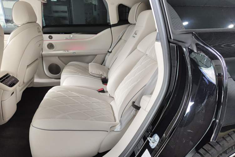 Used Hima Stelato S9 2025 Extended-Range Ultra Left Rear Seat