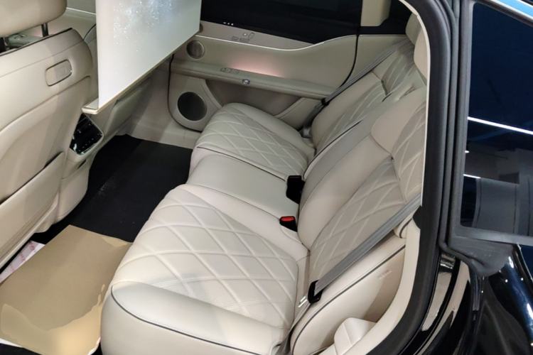 Used Hima Stelato S9 2025 Extended-Range Ultra Left Rear Seat