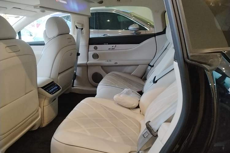 Used Hima Stelato S9 2025 Extended-Range Ultra Left Rear Seat