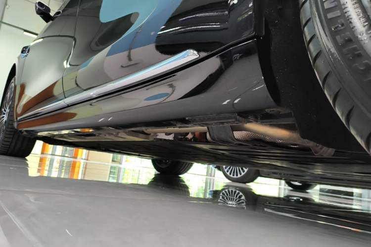 Used Hima Stelato S9 2025 Extended-Range Ultra Left Side Sill