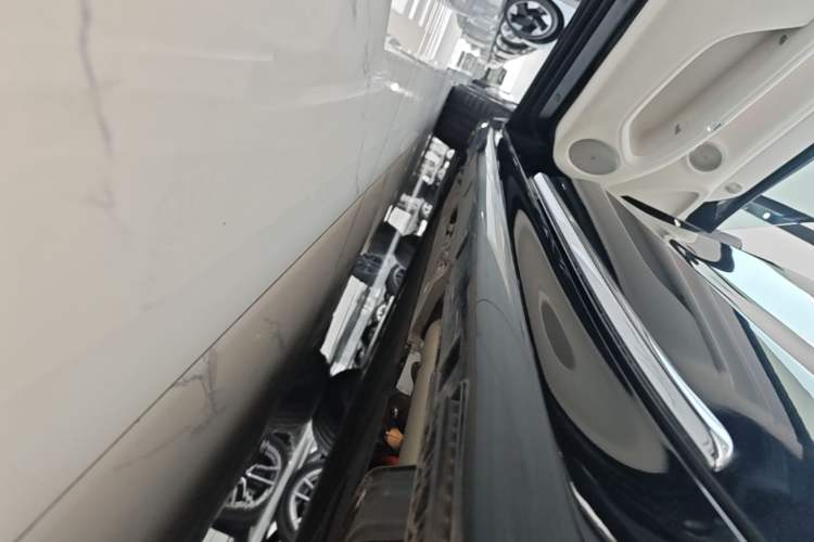 Used Hima Stelato S9 2025 Extended-Range Ultra Left Side Sill