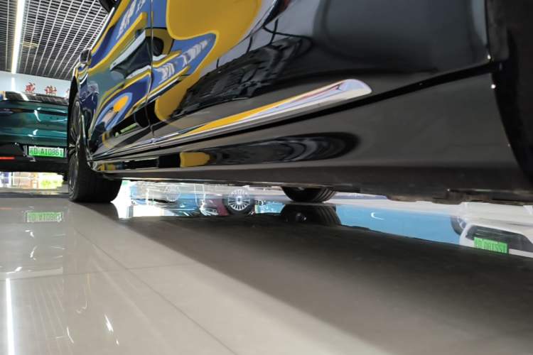 Used Hima Stelato S9 2025 Extended-Range Max+ Left Side Sill