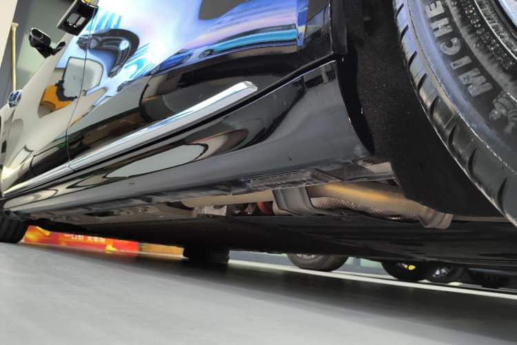Used Hima Stelato S9 2025 Extended-Range Ultra Left Side Sill