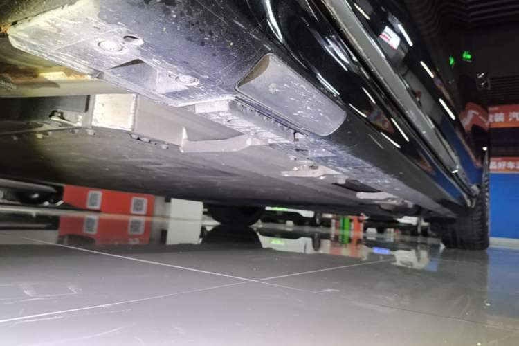 Used Hima Stelato S9 2025 Extended-Range Ultra Left Side Sill