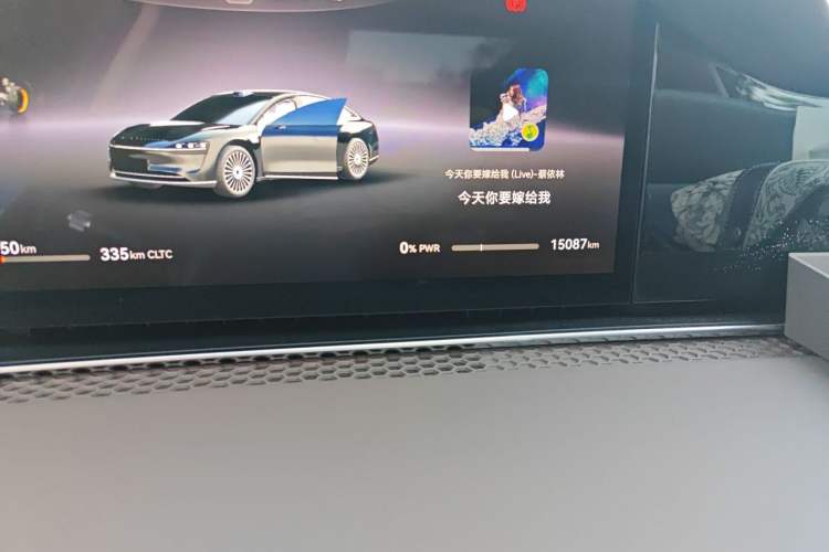 Used Hima Stelato S9 2025 Extended-Range Ultra Odometer Close Up