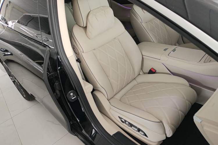 Used Hima Stelato S9 2025 Extended-Range Max Right Front Seat