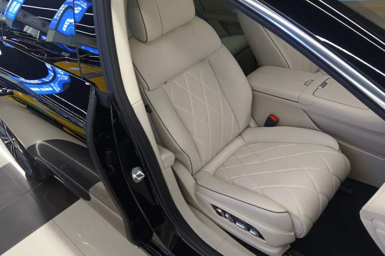 Used Hima Stelato S9 2025 Extended-Range Max Right Front Seat