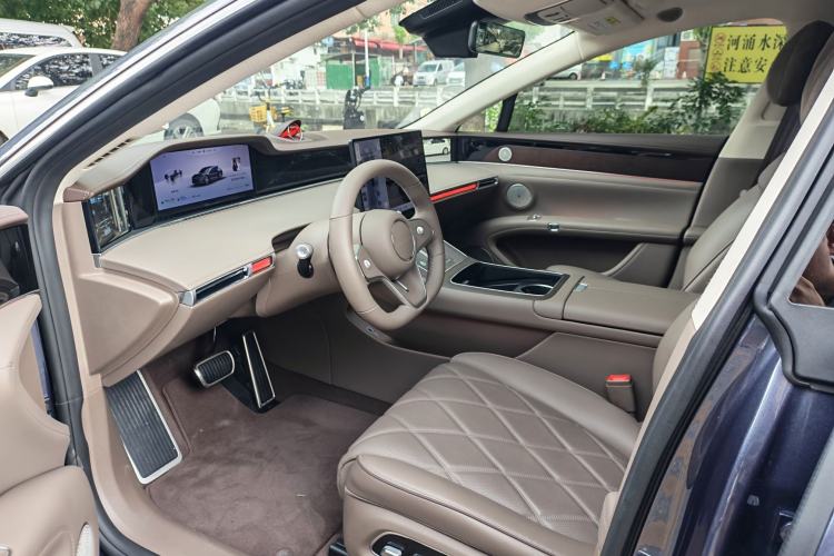 Used Hima Stelato S9 2025 Extended-Range Ultra Interior 2