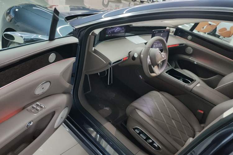 Used Hima Stelato S9 2025 Extended-Range Ultra Interior 2