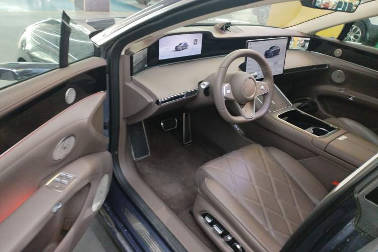 Used Hima Stelato S9 2025 Extended-Range Ultra Interior 3