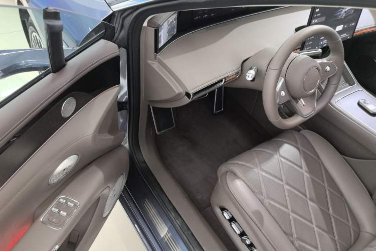 Used Hima Stelato S9 2025 Extended-Range Ultra Interior 3