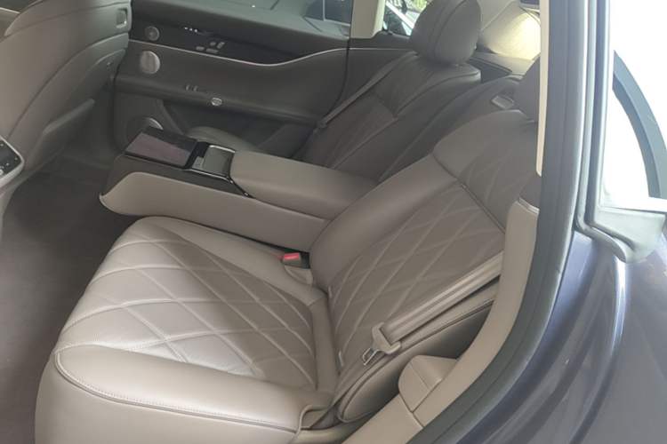 Used Hima Stelato S9 2025 Extended-Range Ultra Left Rear Seat