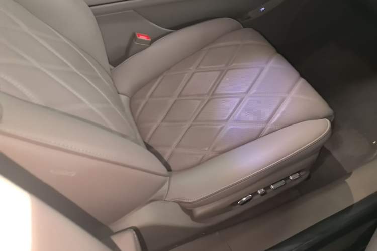 Used Hima Stelato S9 2025 Extended-Range Ultra Right Front Seat
