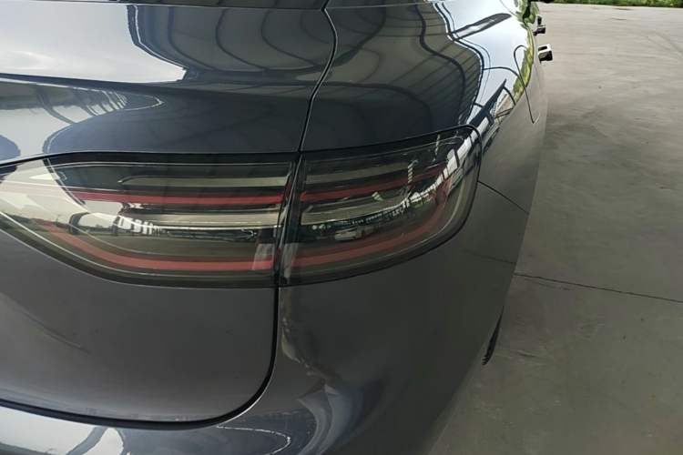 Used Hima Stelato S9 2025 Extended-Range Ultra Right Rear Taillight
