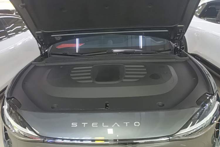 Used Hima Stelato S9 2025 Extended-Range Ultra Engine Bay