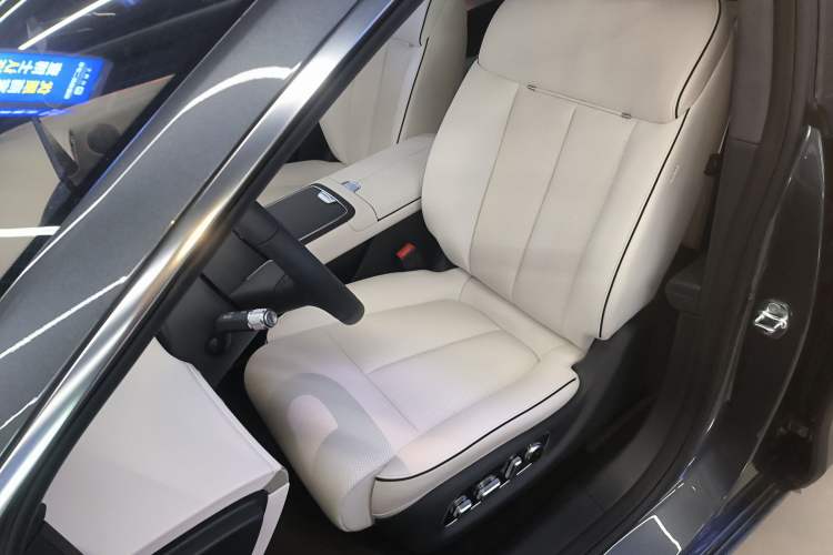 Used Hima Stelato S9 2025 Extended-Range Max+ Left Front Seat
