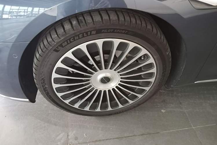 Used Hima Stelato S9 2025 Extended-Range Ultra Left Front Wheel Hub