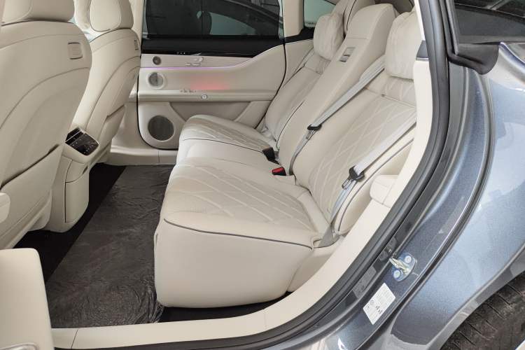 Used Hima Stelato S9 2025 Extended-Range Ultra Left Rear Seat