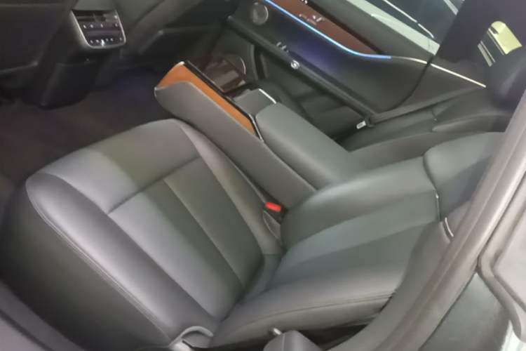 Used Hima Stelato S9 2025 Extended-Range Ultra Left Rear Seat