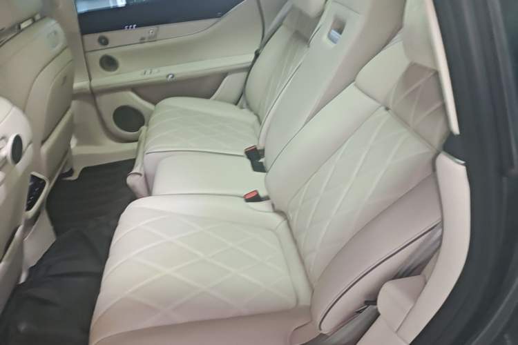Used Hima Stelato S9 2025 Extended-Range Max+ Left Rear Seat