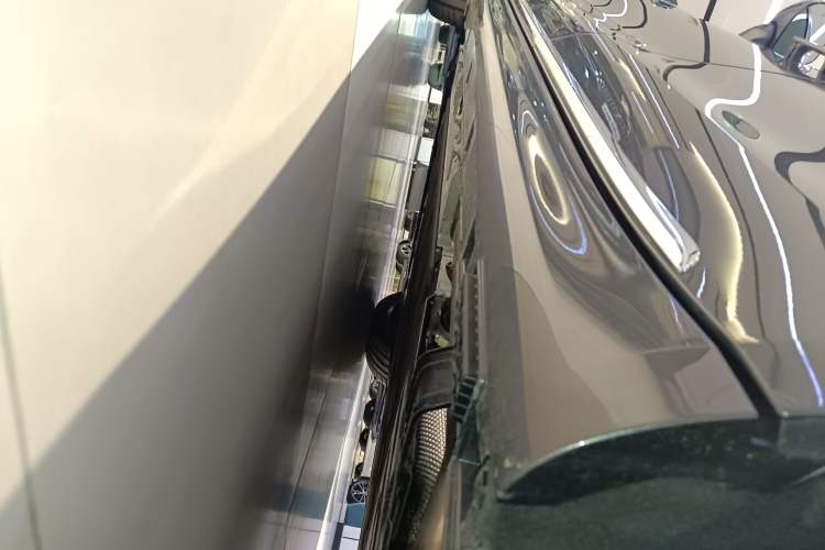 Used Hima Stelato S9 2025 Extended-Range Max+ Left Side Sill