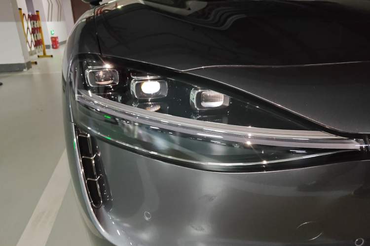 Used Hima Stelato S9 2025 Extended-Range Max+ Right Front Headlight
