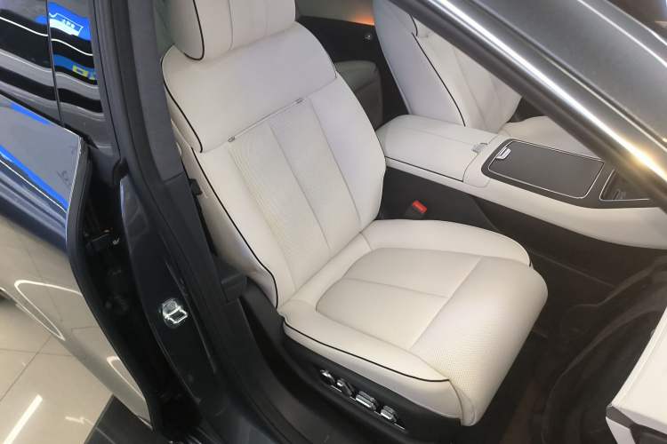 Used Hima Stelato S9 2025 Extended-Range Max+ Right Front Seat